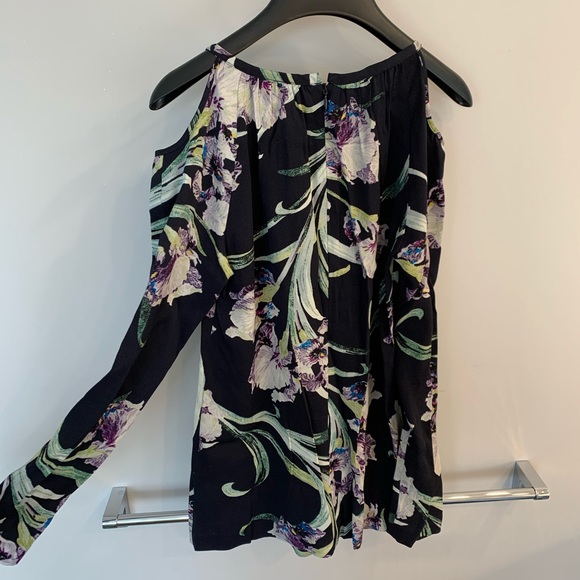 Club Monaco Sundith Cold Shoulder Top - Picture 6 of 6